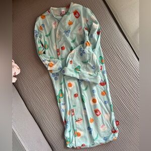Magnetic me NB-3mo gown and hat set